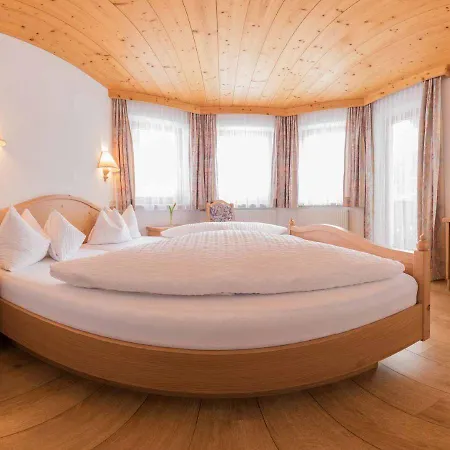Ξενοδοχείο Hotel Christoph Tiroler B&B 3*